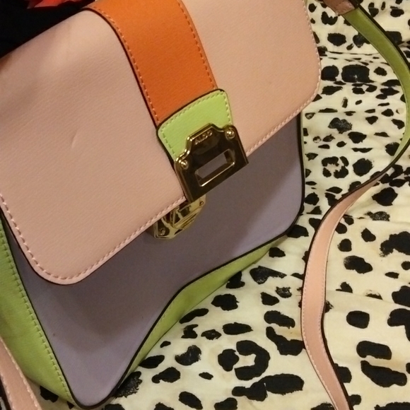 Iam selling my Aldo handbag - Picture 8 of 8